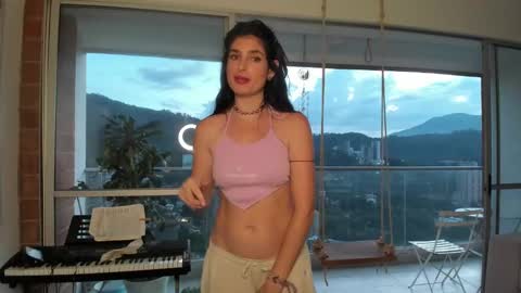 hollyshit_ online show from 01.26.25