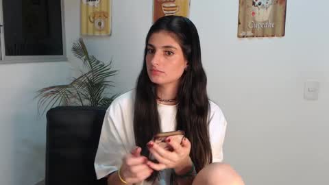 hollyshit_ online show from 02.04.25