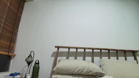 hollyshit_ online show from 10.12.25