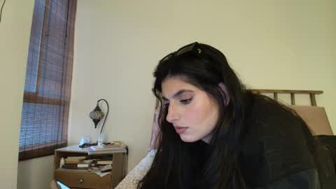 hollyshit_ online show from 03.25.26