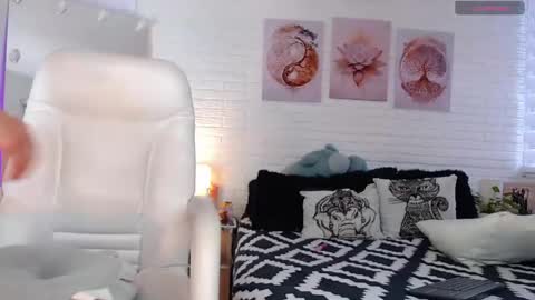 hollyt1 online show from 04.16.26