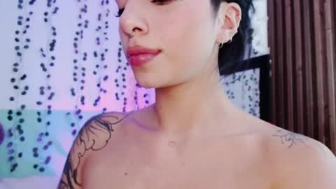 Snapshot of hollyxx_ chatting on 12.12.24 holly online show from 12.12.24