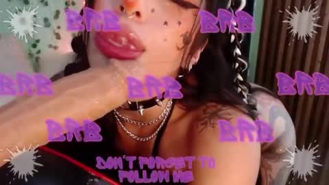 Snapshot of hollyxx_ chatting on 12.17.24 holly online show from 12.17.24