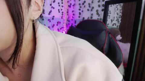 Snapshot of hollyxx_ chatting on 12.17.24 holly online show from 12.17.24