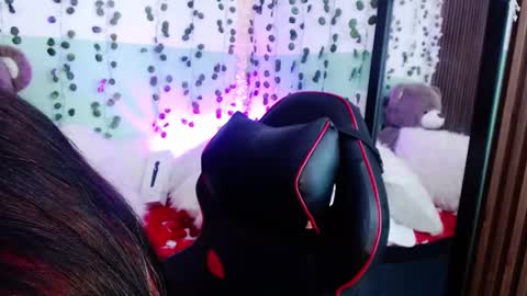 Snapshot of hollyxx_ chatting on 12.24.24 holly online show from 12.24.24