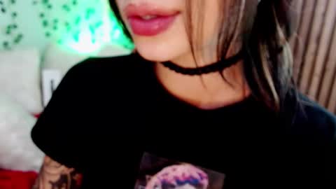 Snapshot of hollyxx_ chatting on 01.02.25 holly online show from 01.02.25