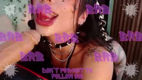Snapshot of hollyxx_ chatting on 01.03.25 holly online show from 01.03.25