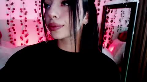 Snapshot of hollyxx_ chatting on 01.11.25 holly online show from 01.11.25