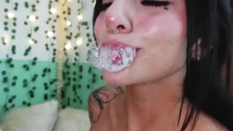Snapshot of hollyxx_ chatting on 01.14.25 holly online show from 01.14.25