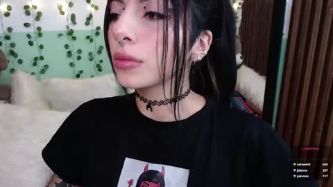 Snapshot of hollyxx_ chatting on 01.17.25 holly online show from 01.17.25