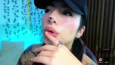 Snapshot of hollyxx_ chatting on 01.19.25 holly online show from 01.19.25