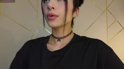 Snapshot of hollyxx_ chatting on 02.04.25 holly online show from 02.04.25
