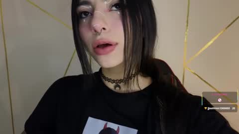 Snapshot of hollyxx_ chatting on 02.06.25 holly online show from 02.06.25