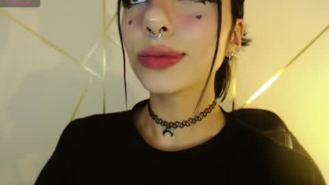 Snapshot of hollyxx_ chatting on 02.19.25 holly online show from 02.19.25