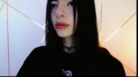 Snapshot of hollyxx_ chatting on 02.24.25 holly online show from 02.24.25