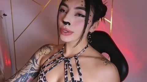Snapshot of hollyxx_ chatting on 10.02.25 holly online show from 10.02.25