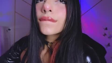 Snapshot of hollyxx_ chatting on 10.09.25 holly online show from 10.09.25