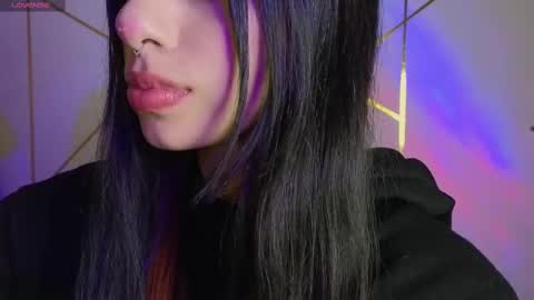 Snapshot of hollyxx_ chatting on 10.17.25 holly online show from 10.17.25