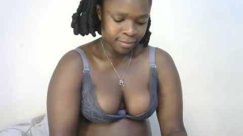 Snapshot of holy_ebony chatting on 04.18.26 holy_ebony online show from 04.18.26