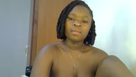 Snapshot of holy_ebony chatting on 04.27.26 holy_ebony online show from 04.27.26