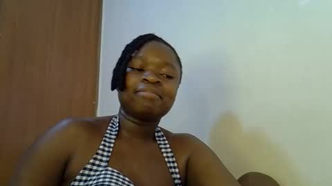 Snapshot of holy_ebony chatting on 05.11.26 holy_ebony online show from 05.11.26