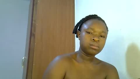Snapshot of holy_ebony chatting on 05.12.26 holy_ebony online show from 05.12.26