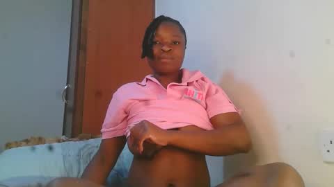 Snapshot of holy_ebony chatting on 05.12.26 holy_ebony online show from 05.12.26