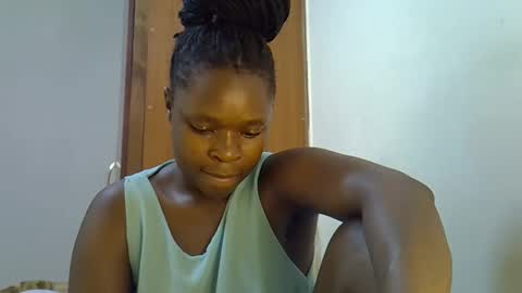 Snapshot of holy_ebony chatting on 05.19.26 holy_ebony online show from 05.19.26