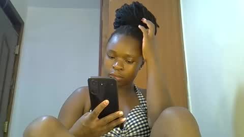 Snapshot of holy_ebony chatting on 05.22.26 holy_ebony online show from 05.22.26