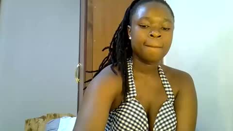 Snapshot of holy_ebony chatting on 05.22.26 holy_ebony online show from 05.22.26