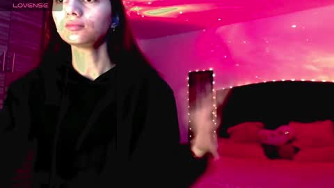 Juli online show from 11.17.25