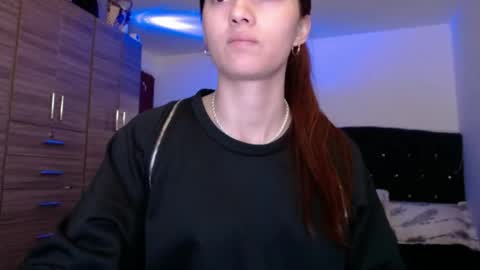 Snapshot of holy_julii chatting on 06.07.26 holy_julii online show from 06.07.26