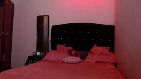 Snapshot of holy_julii chatting on 07.15.26 holy_julii online show from 07.15.26