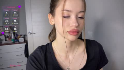 Snapshot of holybabe342 chatting on 12.20.24 Vio online show from 12.20.24