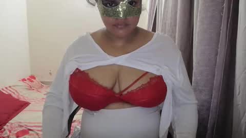 Snapshot of holyfucklove chatting on 09.26.25 Mira and Abraham online show from 09.26.25