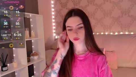 Snapshot of holymiax chatting on 06.17.26 Mia online show from 06.17.26