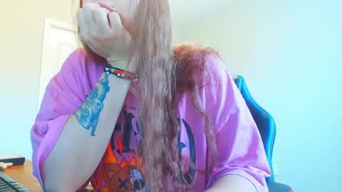 Snapshot of holyweed420 chatting on 12.11.24 Viktoria online show from 12.11.24