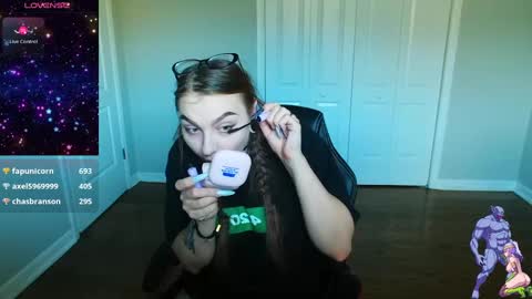 Snapshot of holyweed420 chatting on 01.07.25 Viktoria online show from 01.07.25
