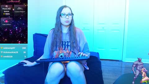Snapshot of holyweed420 chatting on 01.18.25 Viktoria online show from 01.18.25