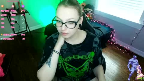Snapshot of holyweed420 chatting on 04.22.26 Viktoria online show from 04.22.26