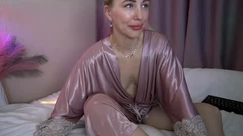 Snapshot of holyyy_fuck chatting on 04.19.26 Vicky my another account here - desperate clit online show from 04.19.26