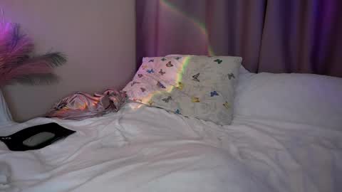 Snapshot of holyyy_fuck chatting on 04.19.26 Vicky my another account here - desperate clit online show from 04.19.26