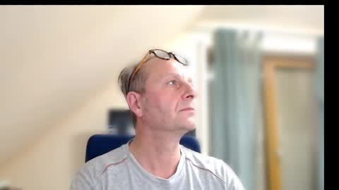 Snapshot of hondowill chatting on 01.08.25 Bernd online show from 01.08.25