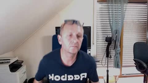 Snapshot of hondowill chatting on 11.01.25 Bernd online show from 11.01.25