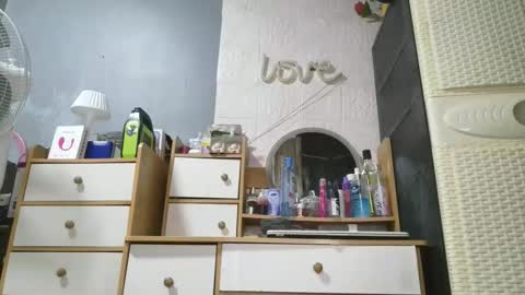 Snapshot of honestsexforyou chatting on 12.23.25 happy birthday to me online show from 12.23.25