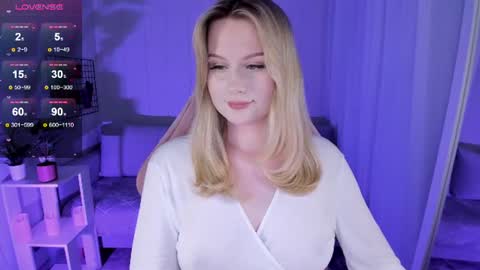 Snapshot of honey_blondee chatting on 06.30.26 Tammy online show from 06.30.26