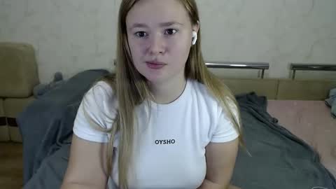 Snapshot of honey_caramelle chatting on 12.12.24 honey_caramelle online show from 12.12.24