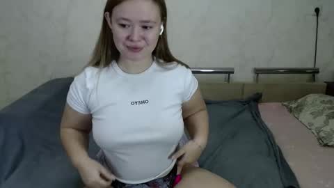 Snapshot of honey_caramelle chatting on 12.15.24 honey_caramelle online show from 12.15.24