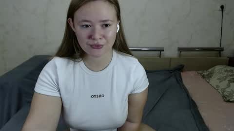 Snapshot of honey_caramelle chatting on 12.15.24 honey_caramelle online show from 12.15.24