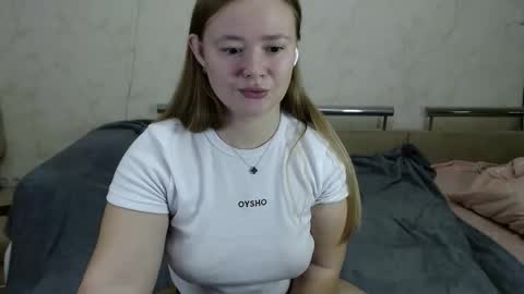 Snapshot of honey_caramelle chatting on 12.15.24 honey_caramelle online show from 12.15.24